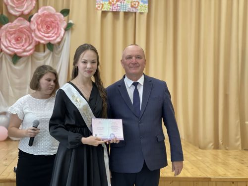 Девятиклассники получили аттестаты