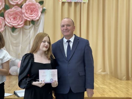 Девятиклассники получили аттестаты