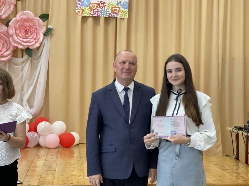 Девятиклассники получили аттестаты