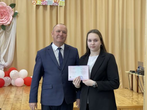 Девятиклассники получили аттестаты
