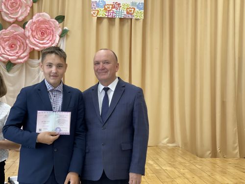 Девятиклассники получили аттестаты