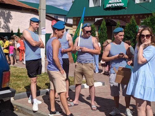 Тәтештә Һава десантчылары гаскәрләре көненә багышланган митинг булды