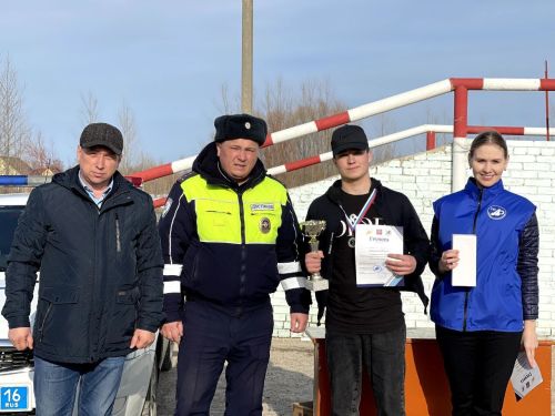 В Тетюшах состоялся районный конкурс по автомногоборью среди юношей Тетюшского района.