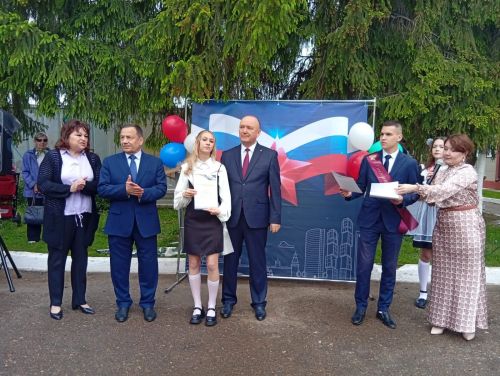 Последний звонок в Тетюшской школе N1