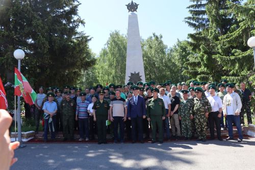 Тәтештә Чик буе сакчылары көне уңаеннан митинг булды