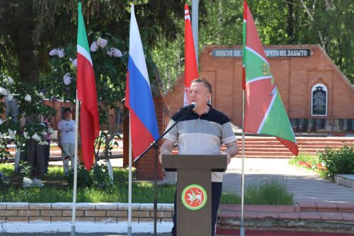 Тәтештә Чик буе сакчылары көне уңаеннан митинг булды