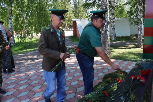 Тәтештә Чик буе сакчылары көне уңаеннан митинг булды