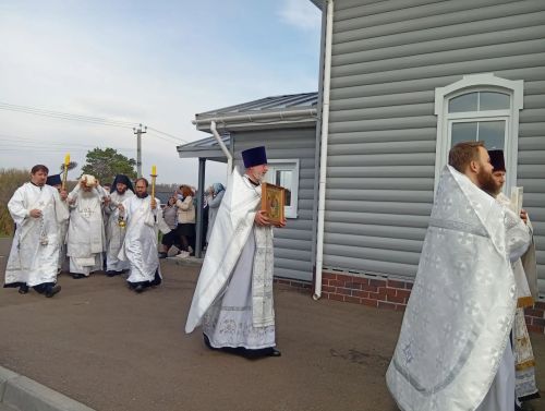 В селе Бессоново состоялось освящение Троицкого храма