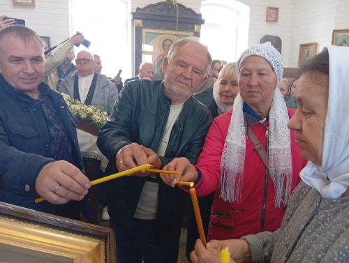 В селе Бессоново состоялось освящение Троицкого храма