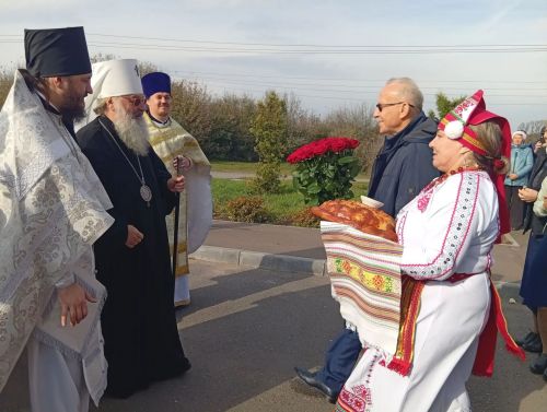 В селе Бессоново состоялось освящение Троицкого храма