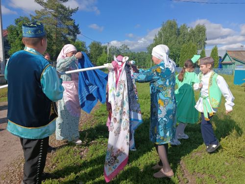 Бакырчы авылында район Сабан туена «Бүләк җыю» бәйрәме булды