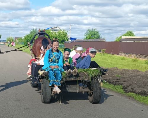 Бакырчы авылында район Сабан туена «Бүләк җыю» бәйрәме булды