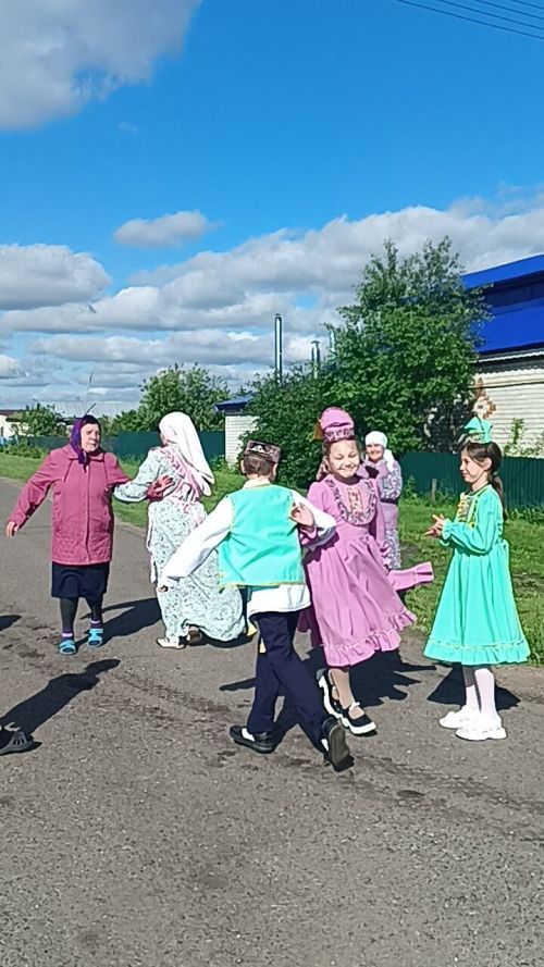 Бакырчы авылында район Сабан туена «Бүләк җыю» бәйрәме булды