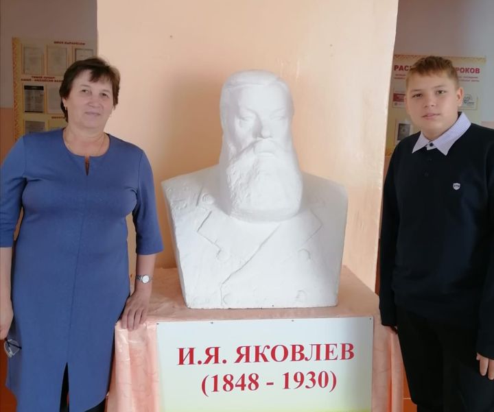 Моя первая учительница- Новикова Альбина Артуровна.