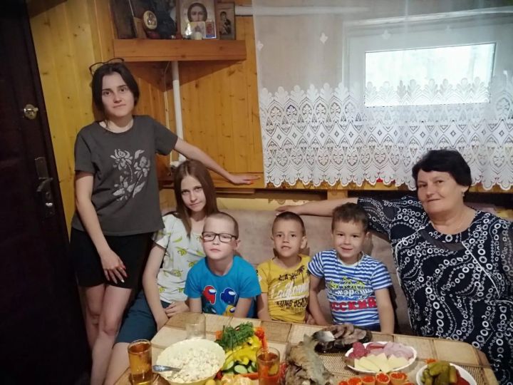 Тихонова Елена Петровна! Бабушка – это не возраст, это – состояние души