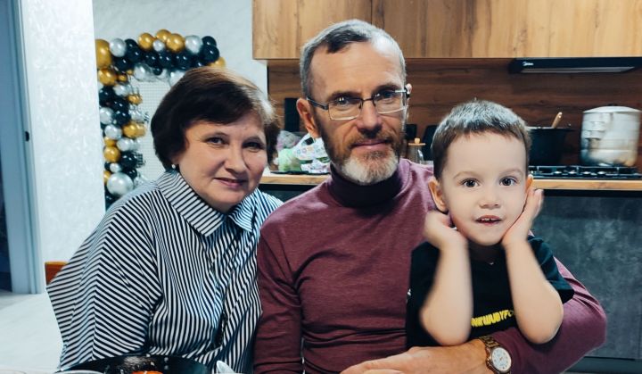 Мамкин Демьян: "У кого есть бабушка и дед, тот не ведает бед, для внука дедушка - ум, а бабушка - душа"