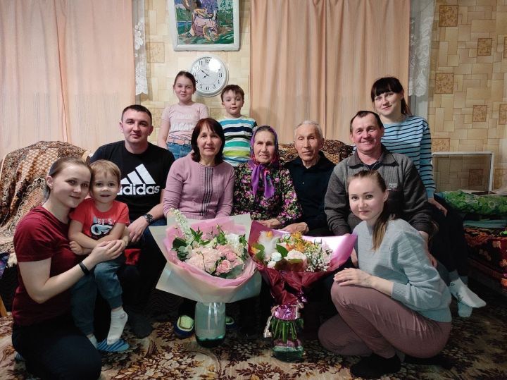 Воробьева Зинаида Никитична обожает своих 4 внуков и 6 правнуков