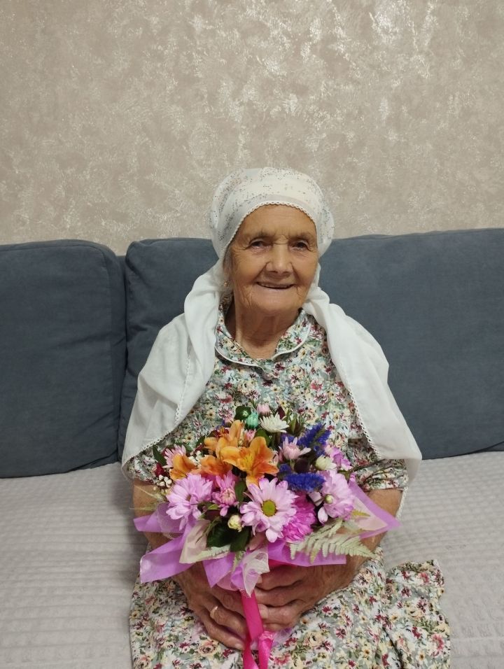 Моя мама — Гиматдинова Равия Сайфулловна, самый дорогой и близкий человек в моей жизни.