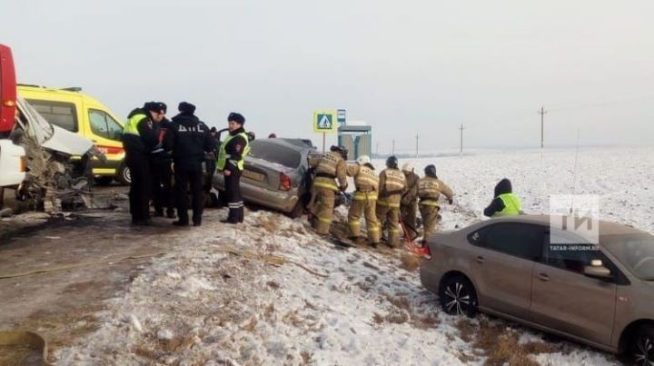 В Татарстане в ДТП пострадали 15 человек