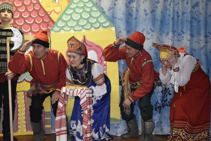 “Театр сәхнәсе” дип исемләнгән  район фестивале кызганнан-кыза бара: Кашка мәдәният йортының “Гармония” театр төркеме