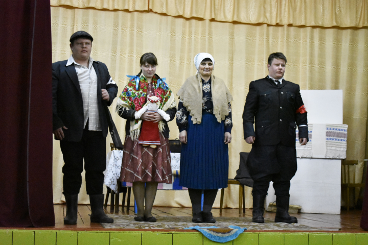“Театр сәхнәсе” дип исемләнгән  район фестивале кызганнан-кыза бара:  “Экспромт”  театр коллективы