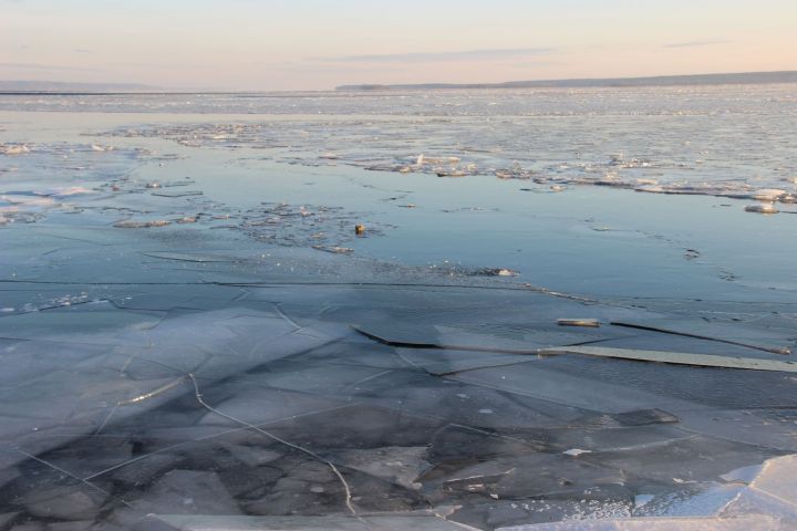 МЧС: Реки и водоемы Татарстана все еще во льду, но местами появились промоины