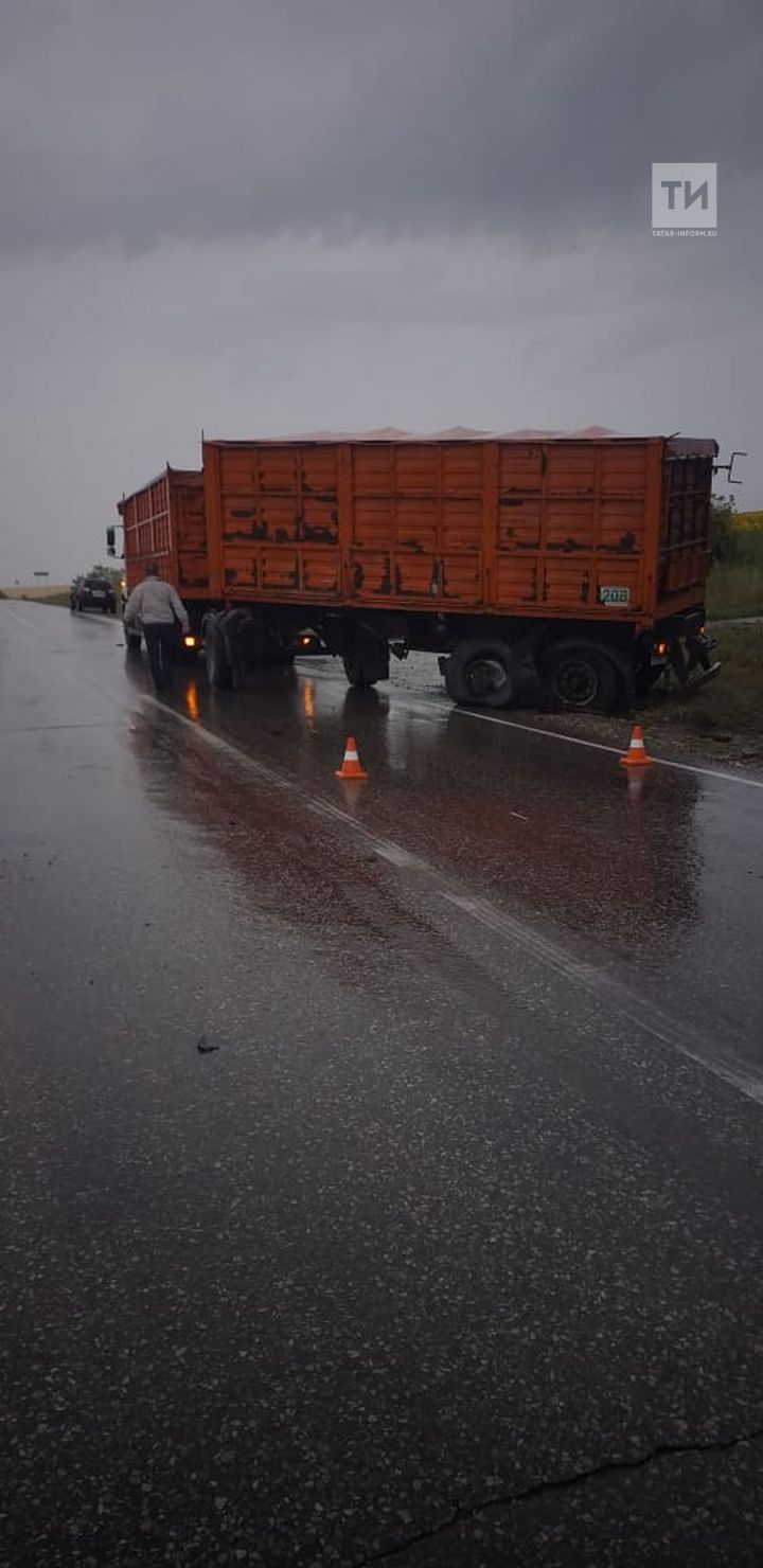 На границе РТ и Самарской области в серьезном ДТП с микроавтобусом пострадали четыре человека