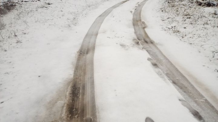 ГИБДД Татарстана напомнила водителям о безопасности при мокром снеге и дожде