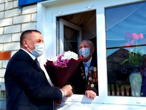 Глава Тетюшского района поздравил ветеранов с Днем Победы
