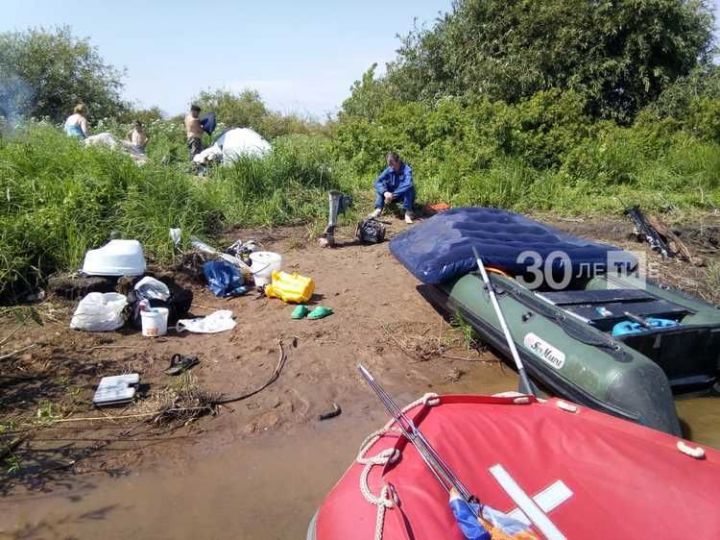 В Татарстане спасли семью, которая заночевала на острове из-за поломки лодки