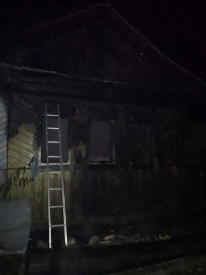 В Татарстане мужчина забыл потушить сигарету и сгорел вместе с домом