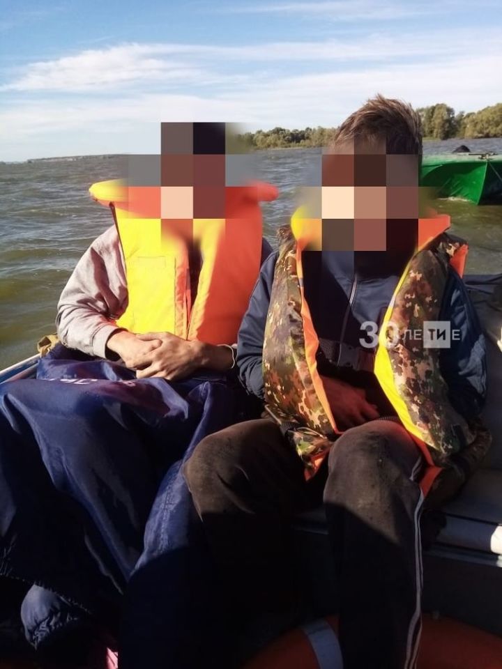 В Татарстане на реке спасли двоих подростков, на лодке которых ночью заглох мотор