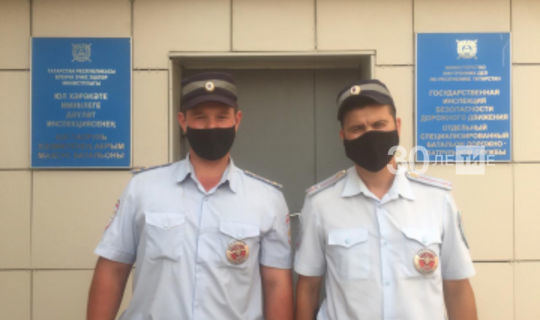 В Татарстане инспекторы ДПС спасли жизнь ребенка