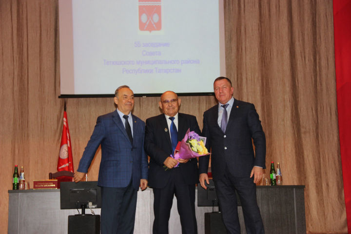 Памятным знаком «100 лет образования Татарской АССР» награждены почетные граждане Тетюшского района
