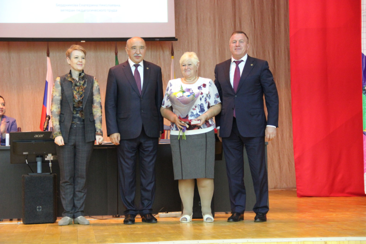 Памятным знаком «100  лет ­образования ­Татарской ­АССР» награждены тетюшане