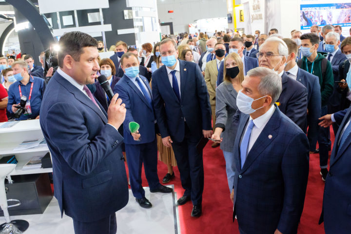 Президент РТ Рустам Минниханов посетил стенд ПАО «Транснефть» на выставке «Нефть. Газ. Нефтехимия»
