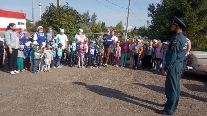 В Тетюшах в детском саду «Сказка»  провели учебную тренировку по эвакуации