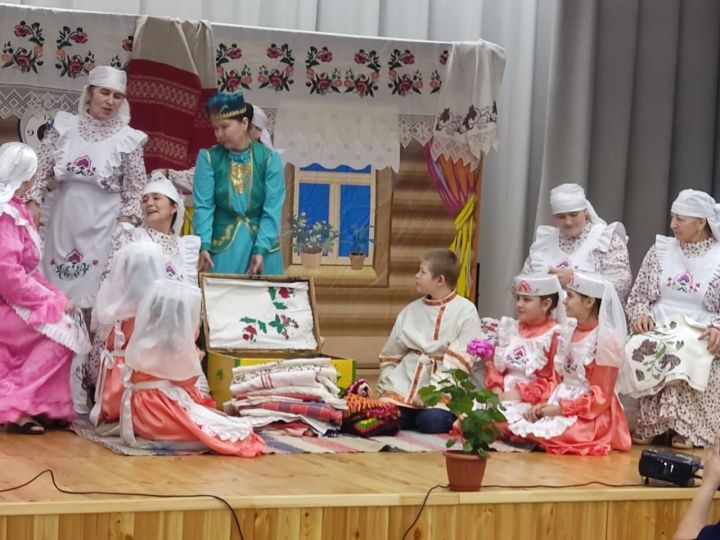 Традиции: Невеста складывала приданое в сундук