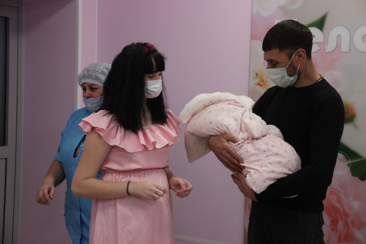Первым ребенком года в Тетюшском районе стала девочка