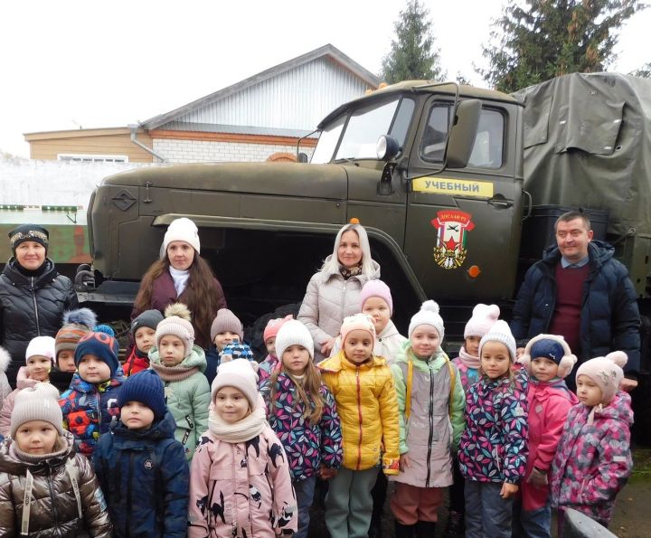 Тетюшскую автошколу посетили воспитанники детсада «Рябинушка»