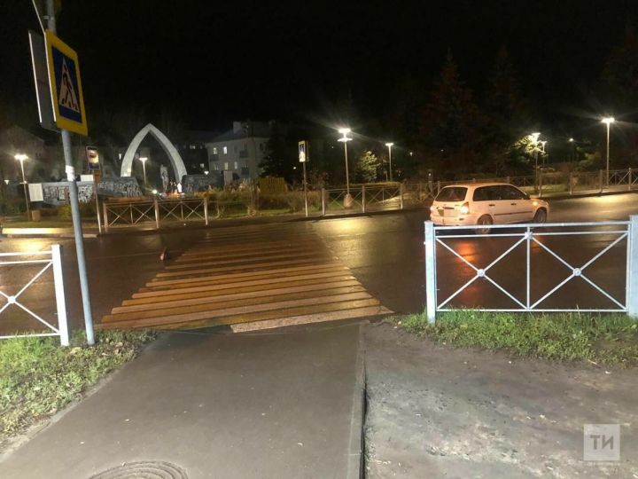 ДТП в Казани: на пешеходном перекрестке легковушка сбила женщину с ребенком