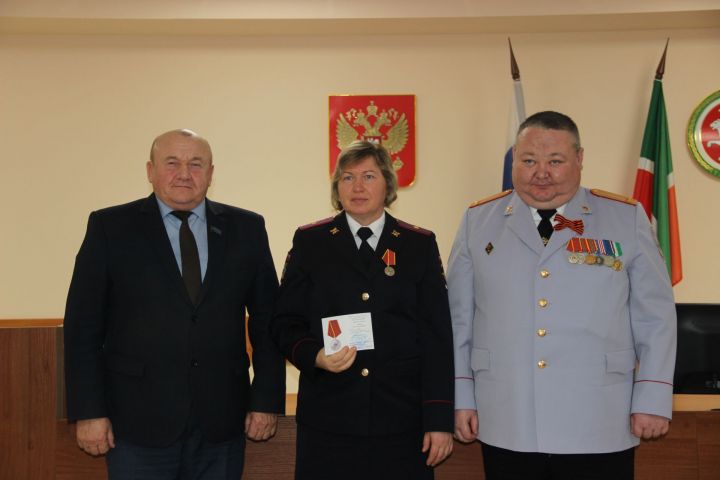 Медалью МВД России «За отличие в службе» I степени награждены сотрудники полиции