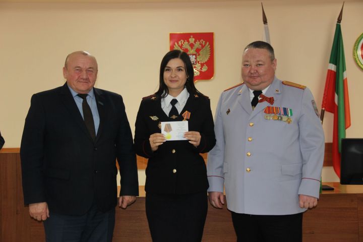 Медалью МВД России «За отличие в службе» III степени награждены сотрудники полиции