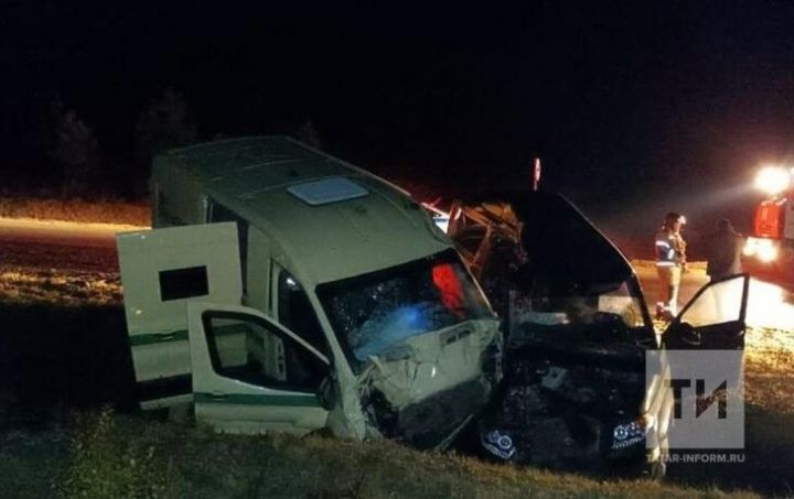 В Татарстане при столкновении внедорожника и инкассаторского фургона один погиб двое пострадали