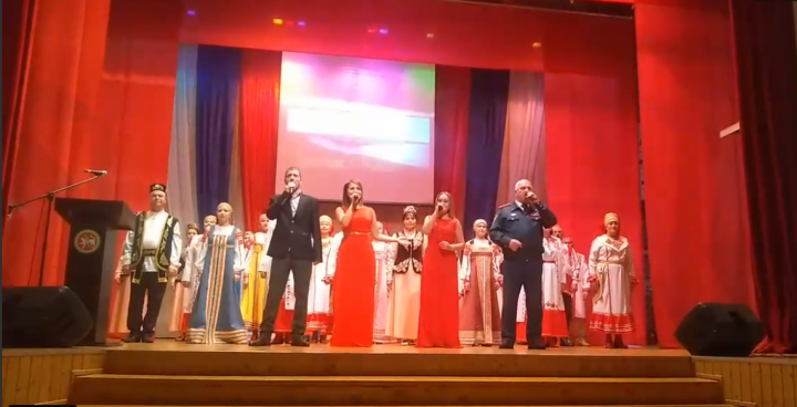 В Тетюшах в РДК проходит концерт, посвященный Дню народного единства и Дню Конституции РТ