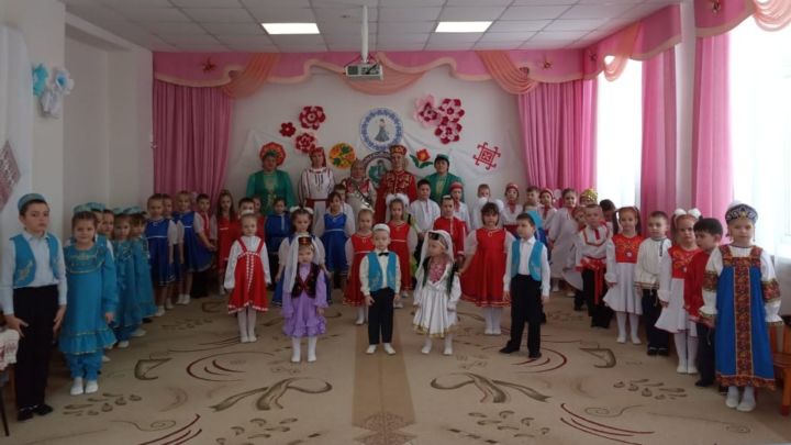 В детсаду "Рябинушка" провели праздник "Калейдоскоп родного языка"