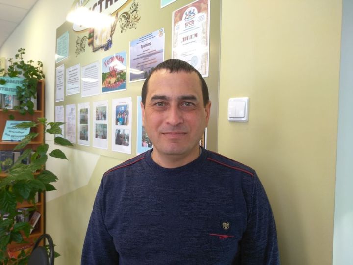Рушан Купутдинов из Кляшева работает завкладом в хозяйстве «Агроил»