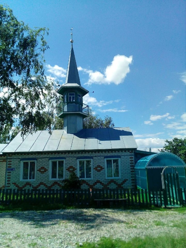В 1998 году в селе Большие Атряси была построена новая мечеть