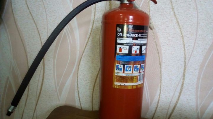 Специалист напоминает: При возгорании поможет огнетушитель