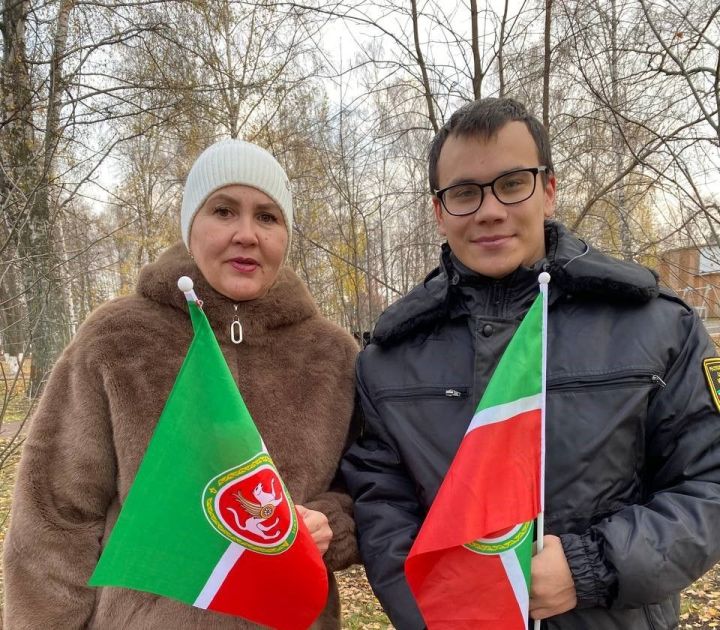 В Тетюшах провели акцию «С Днем Конституции Республики Татарстан»